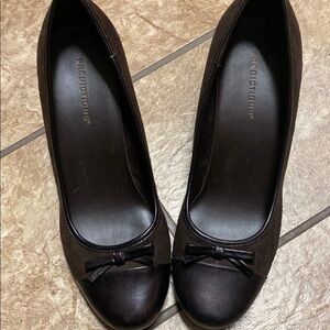 Predictions Chocolate Brown 7W Pumps with Decorative Bow